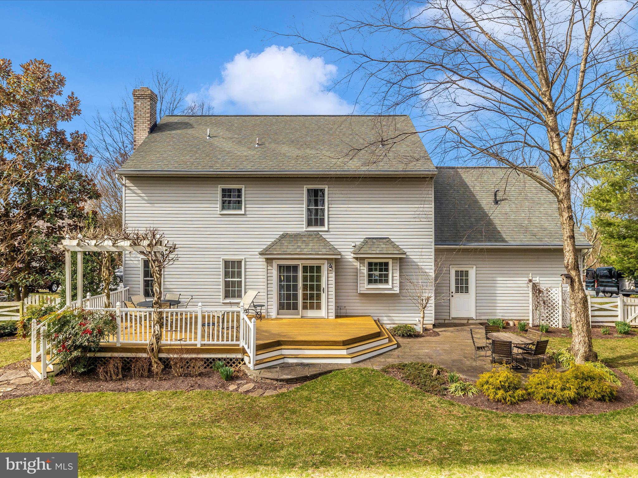 1002 LEAFY HOLLOW CIRCLE