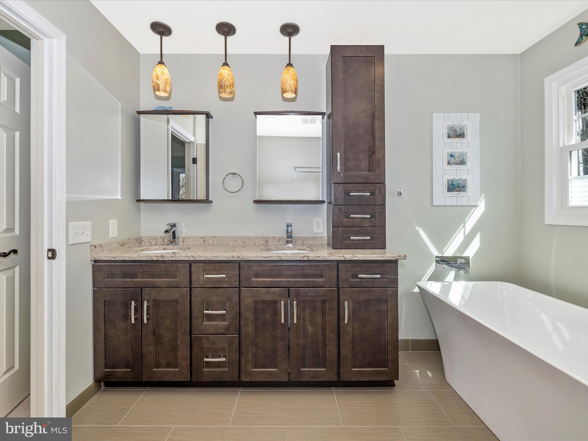 1002 LEAFY HOLLOW CIRCLE