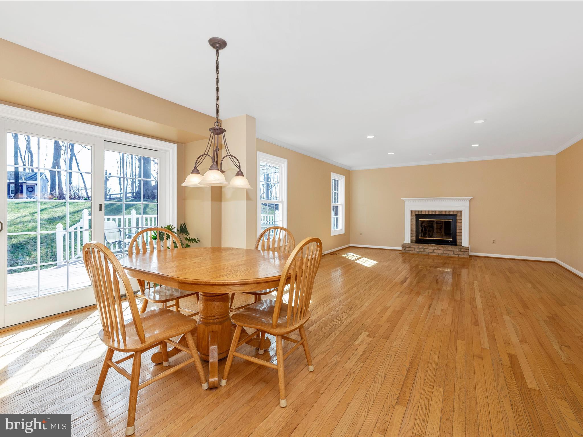 1002 LEAFY HOLLOW CIRCLE