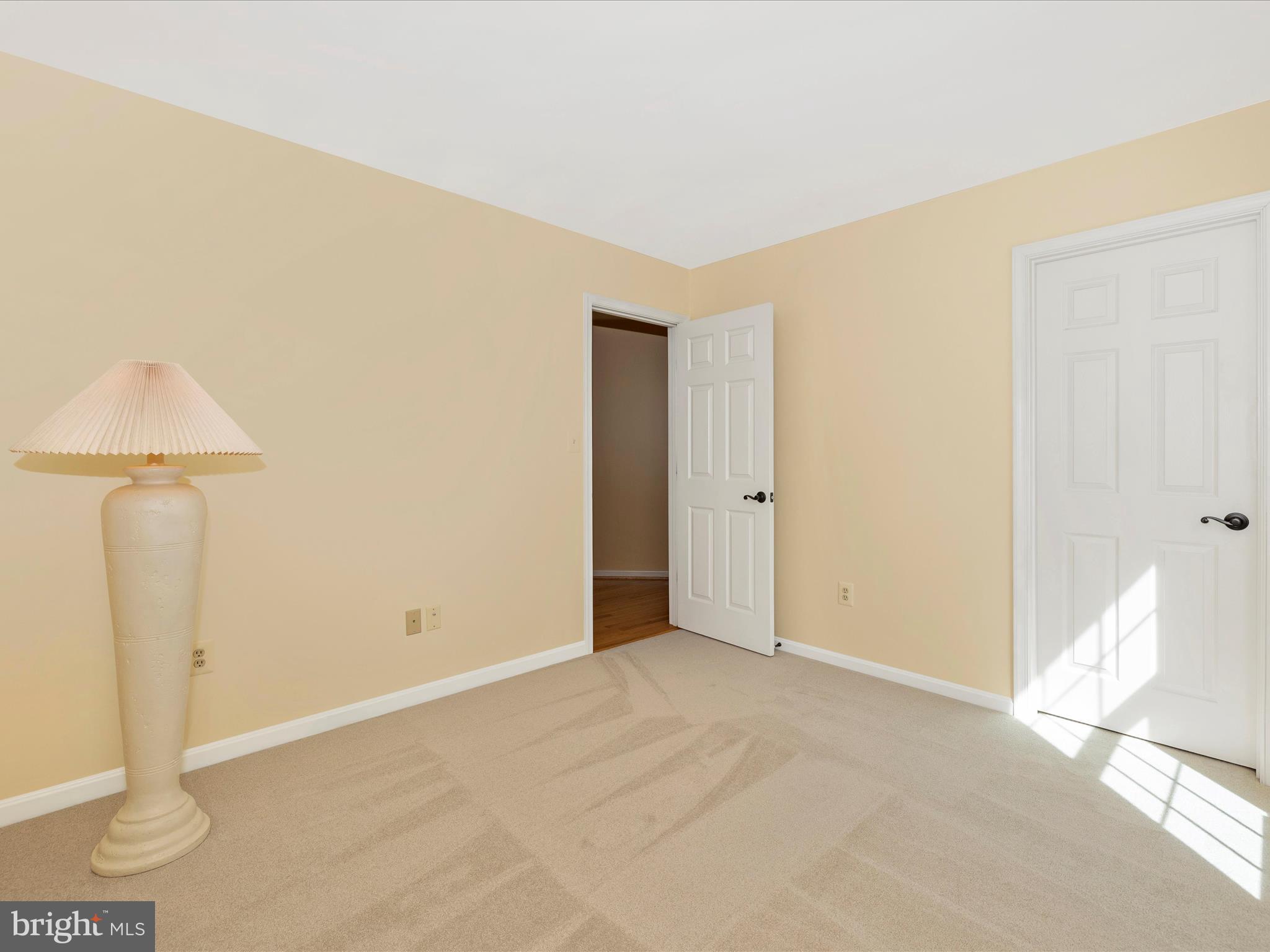 1002 LEAFY HOLLOW CIRCLE