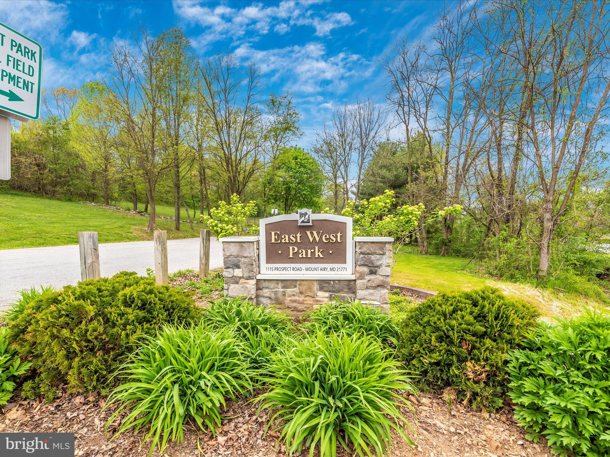 1002 LEAFY HOLLOW CIRCLE