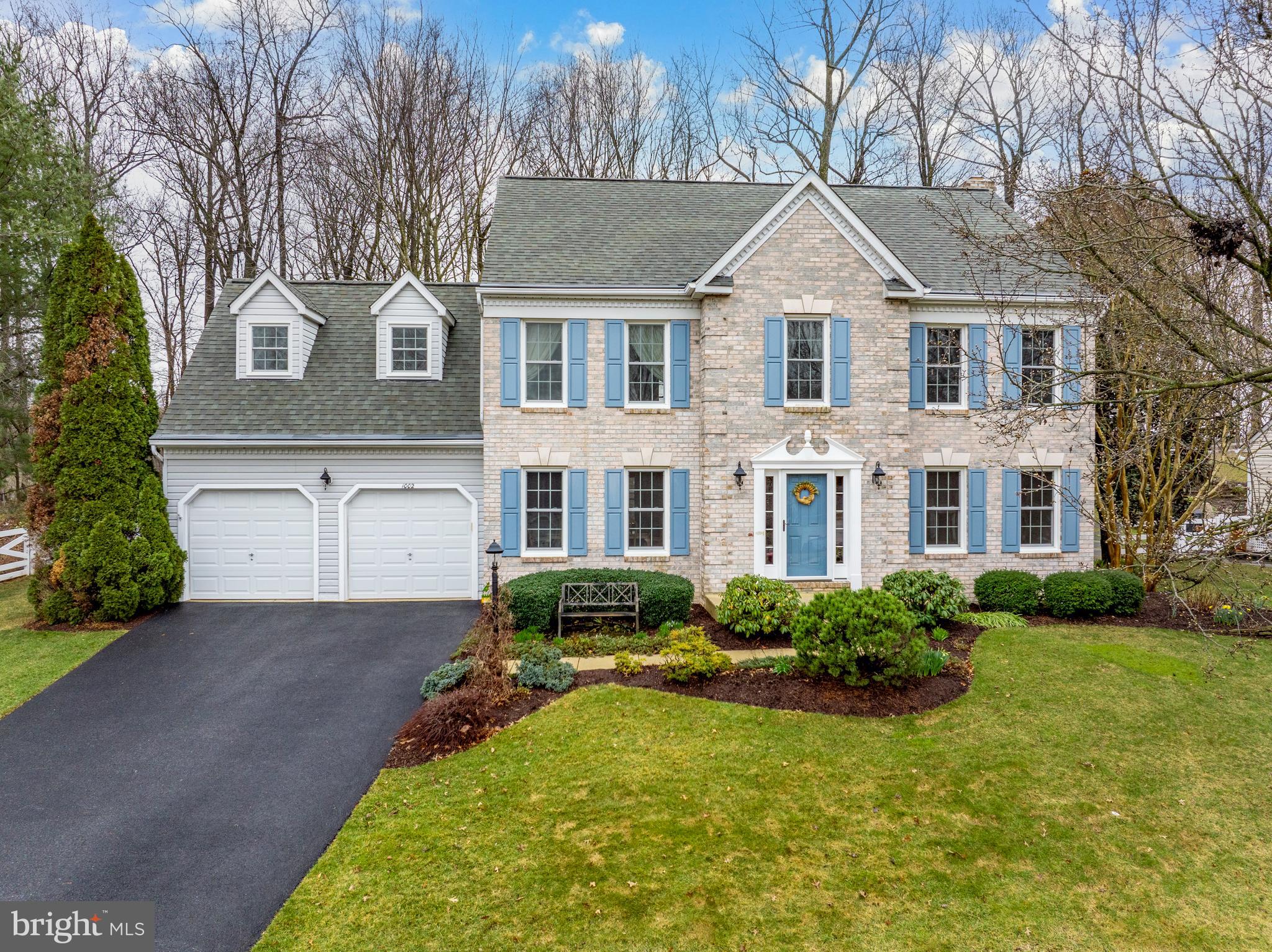 1002 LEAFY HOLLOW CIRCLE