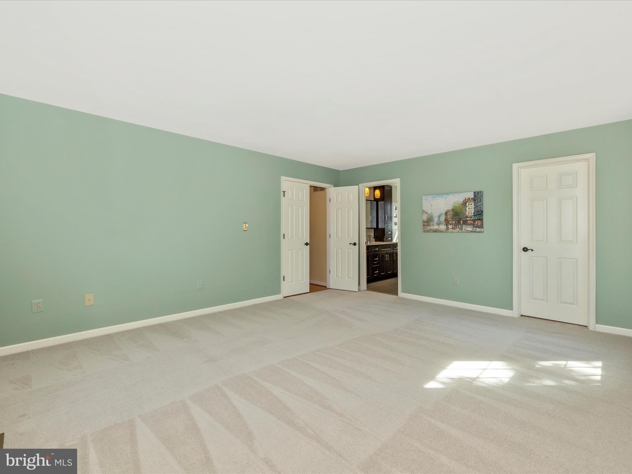 1002 LEAFY HOLLOW CIRCLE