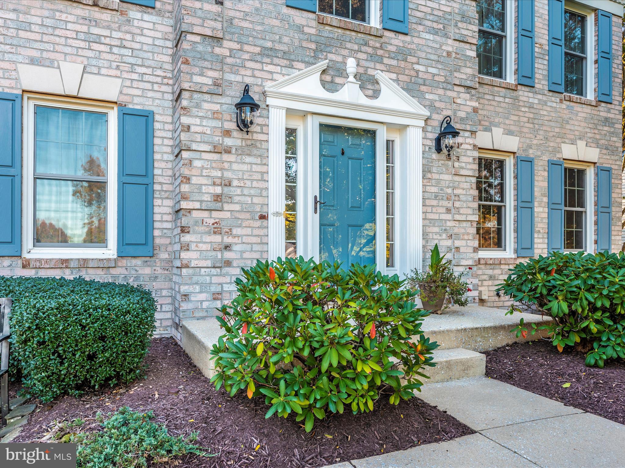 1002 LEAFY HOLLOW CIRCLE