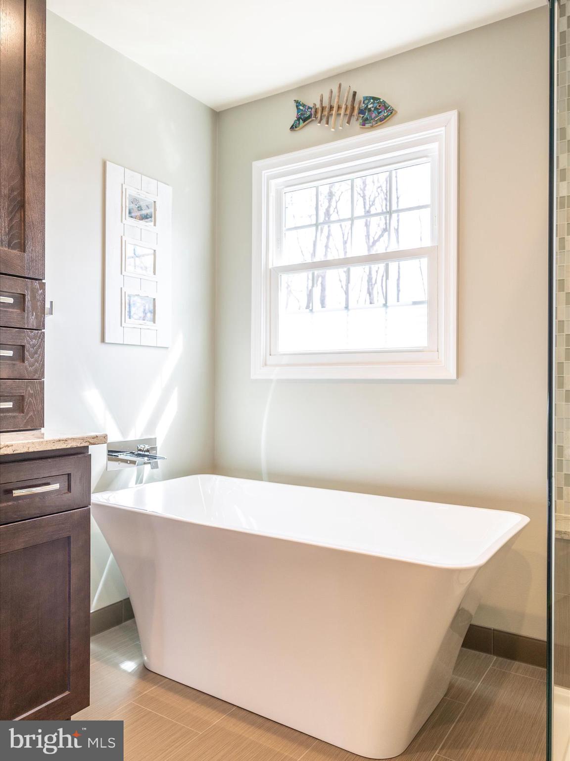 1002 LEAFY HOLLOW CIRCLE