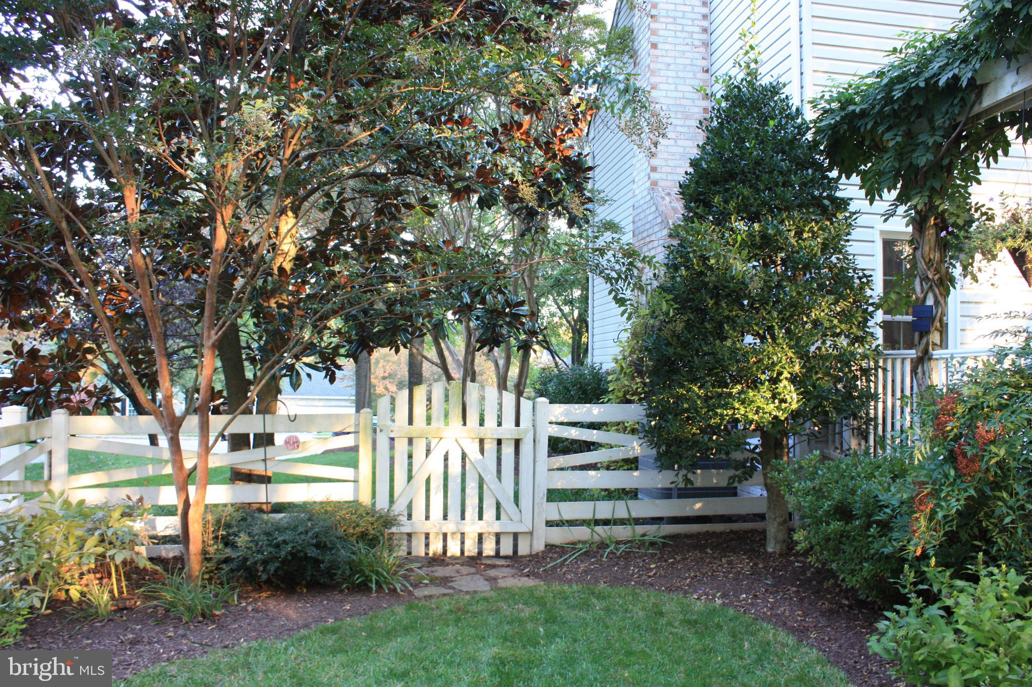 1002 LEAFY HOLLOW CIRCLE