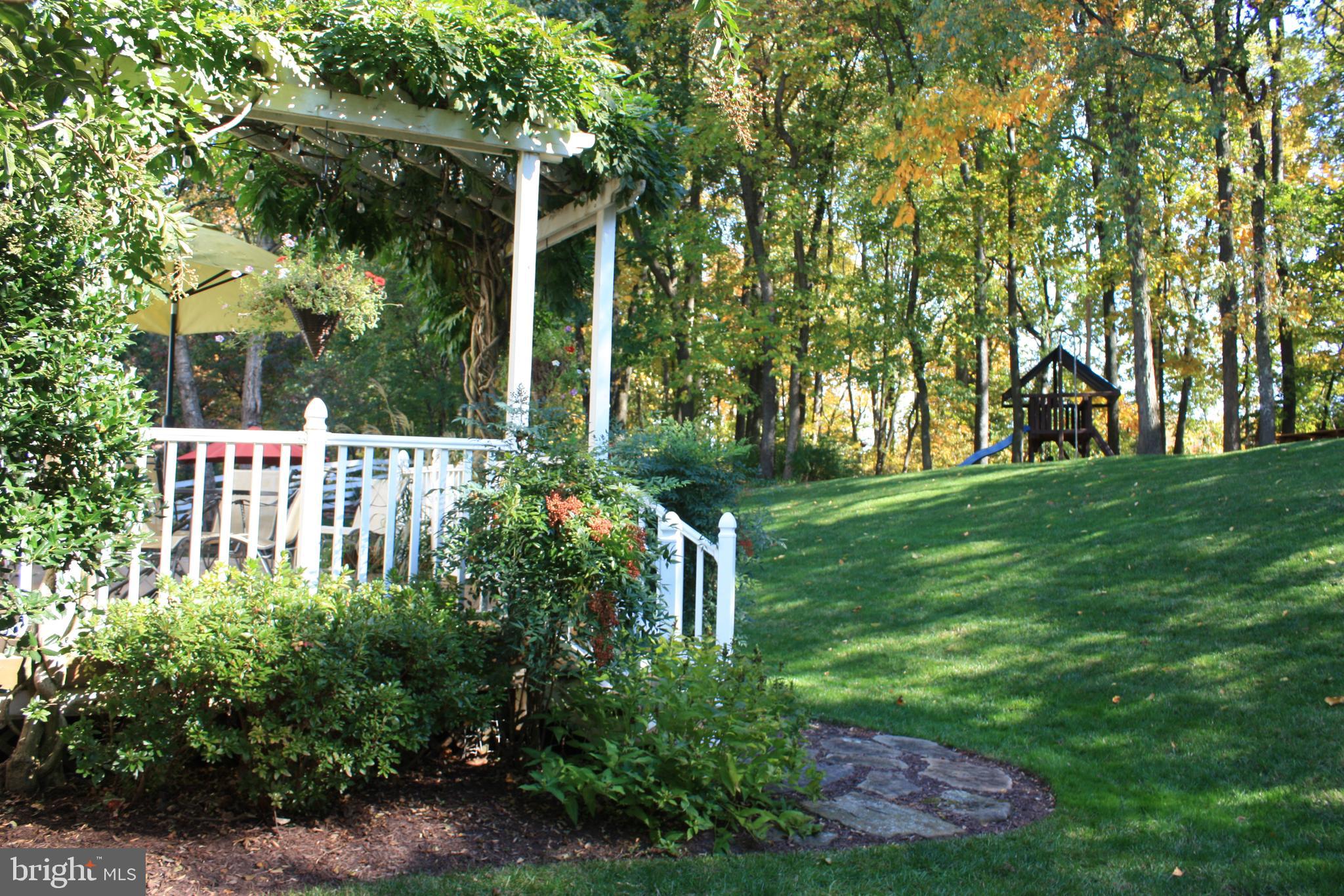 1002 LEAFY HOLLOW CIRCLE