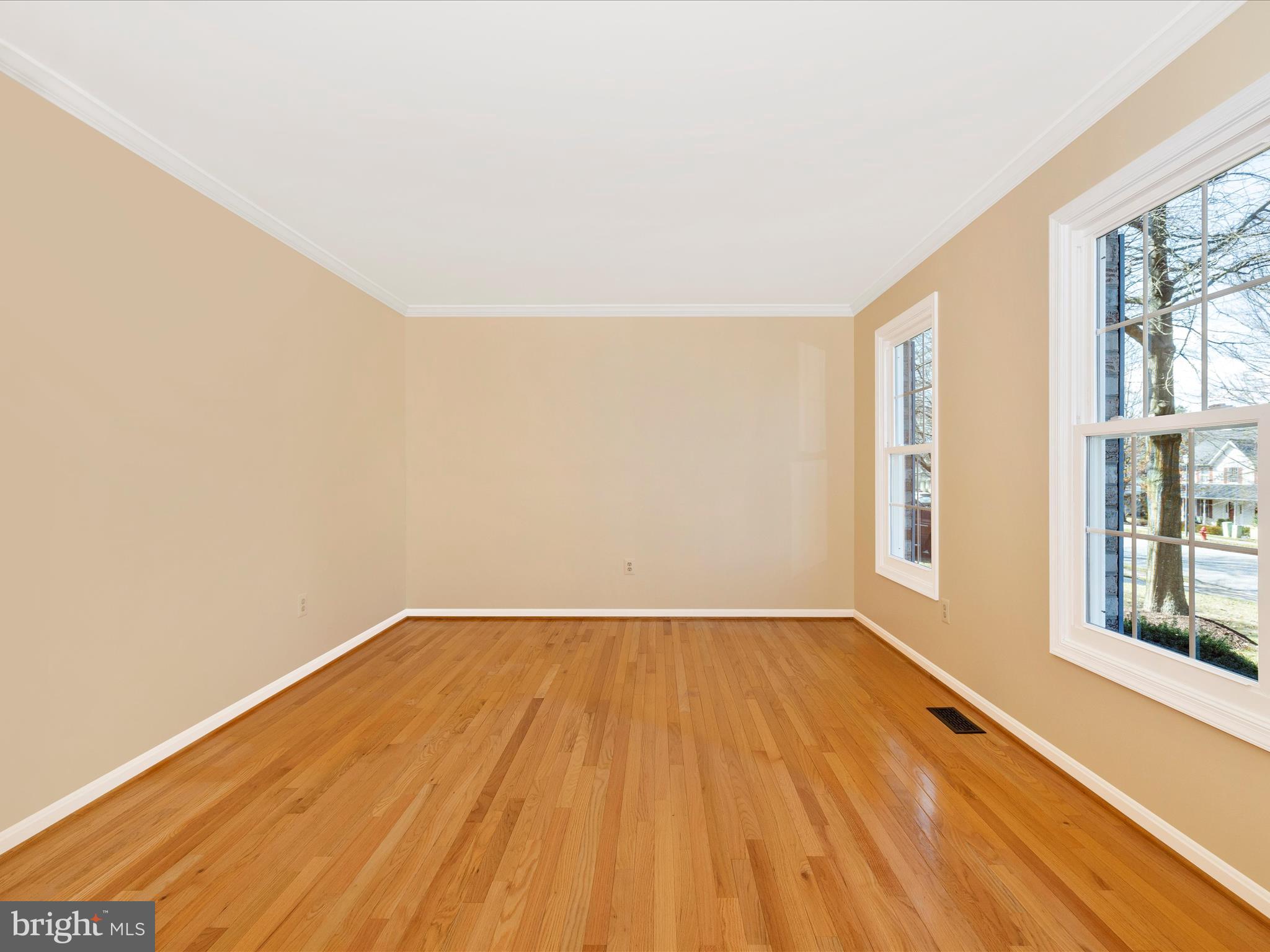 1002 LEAFY HOLLOW CIRCLE