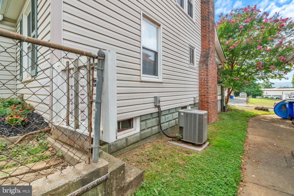 8 DAVIS AVENUE