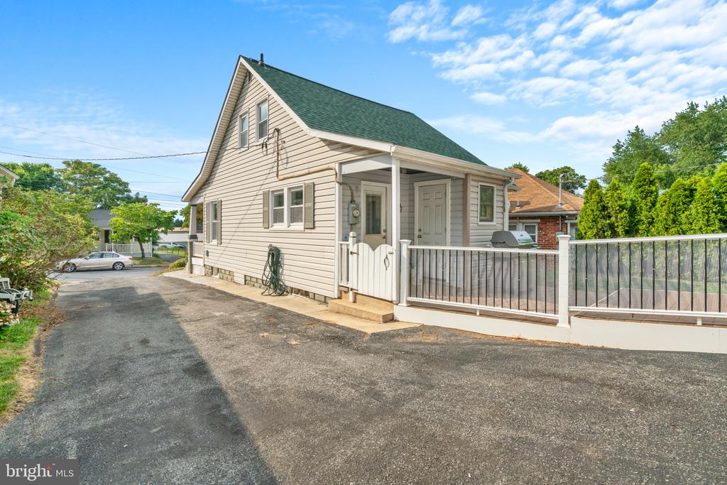 8 DAVIS AVENUE