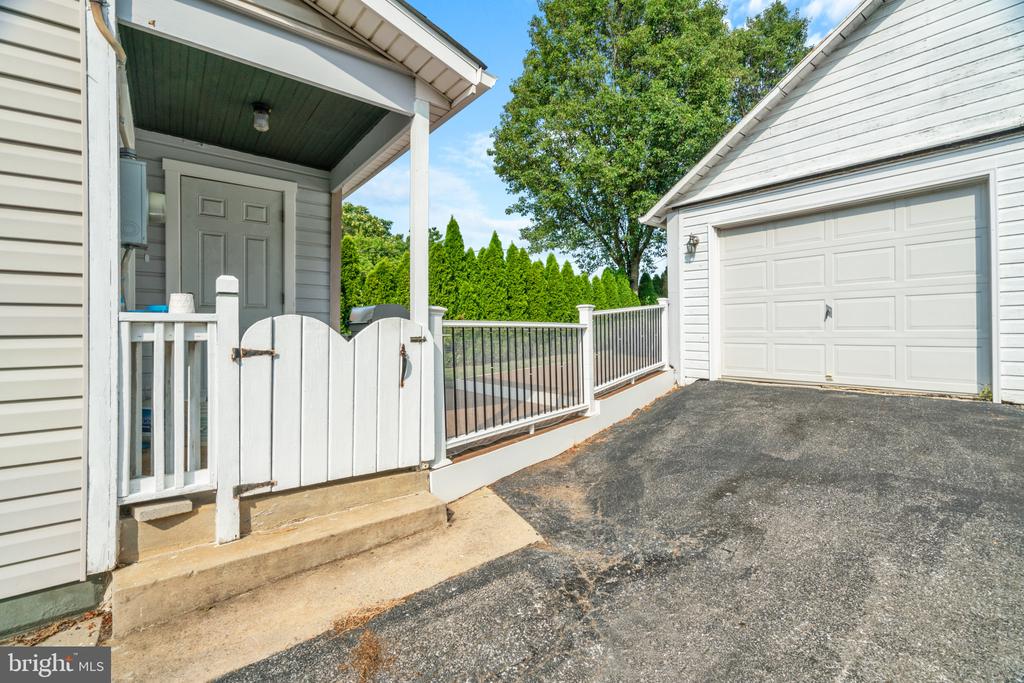 8 DAVIS AVENUE