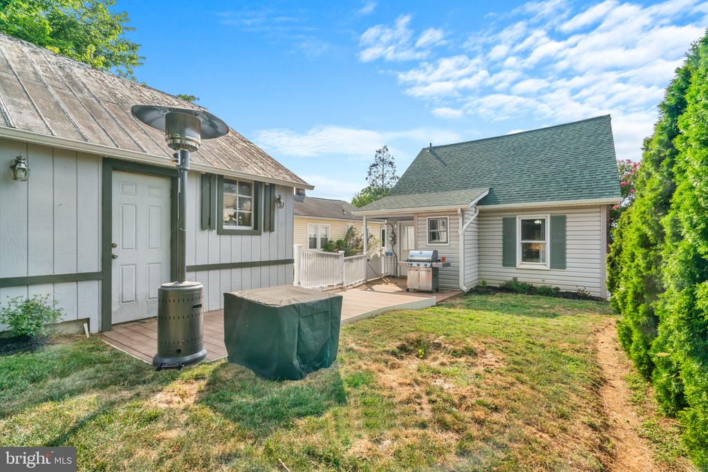 8 DAVIS AVENUE