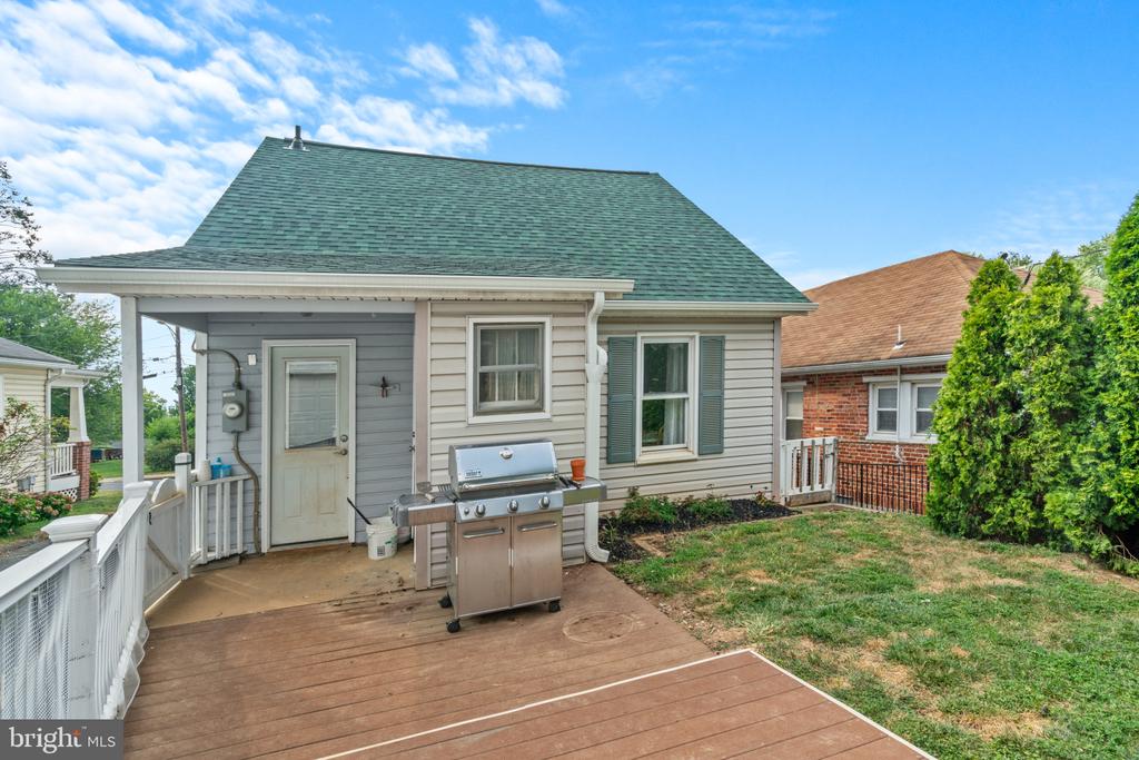8 DAVIS AVENUE