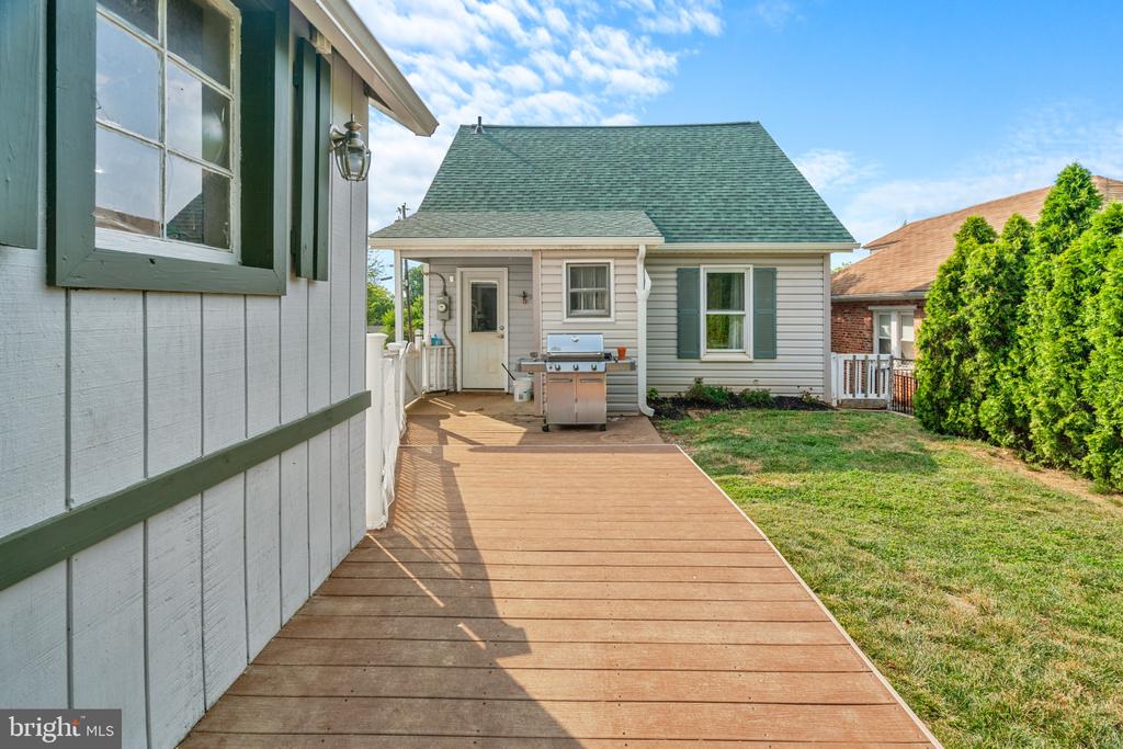 8 DAVIS AVENUE