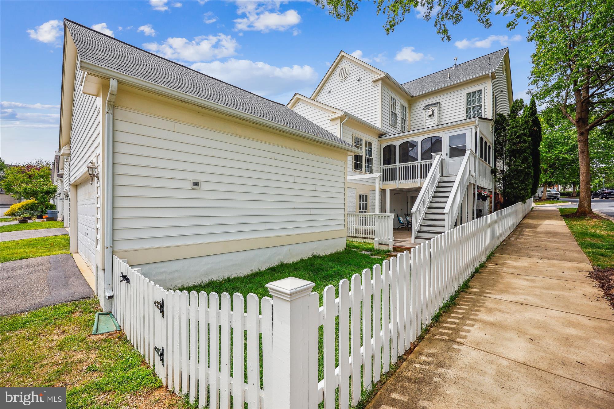 502 LEANING OAK STREET