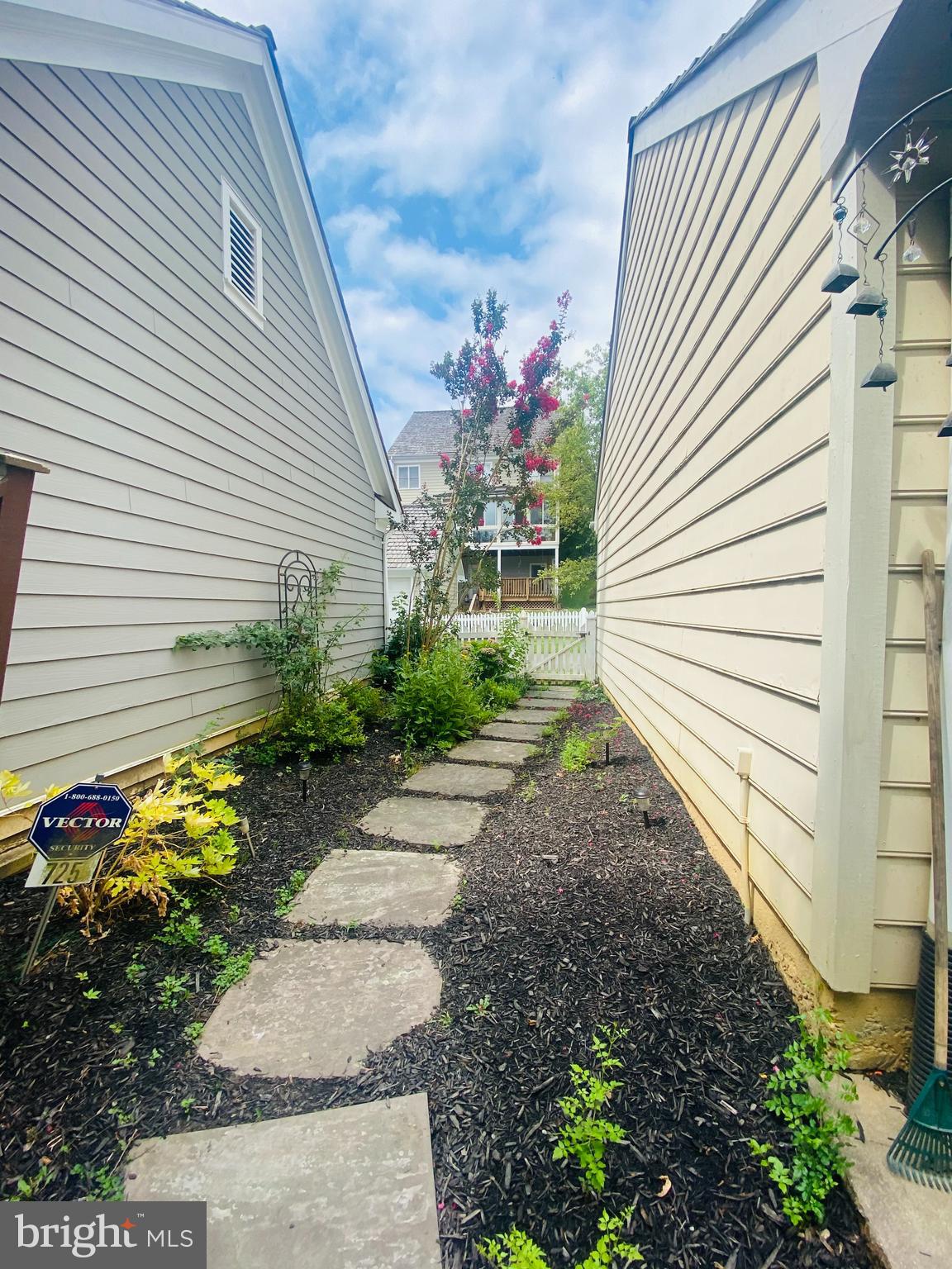 725 CHESTERTOWN STREET