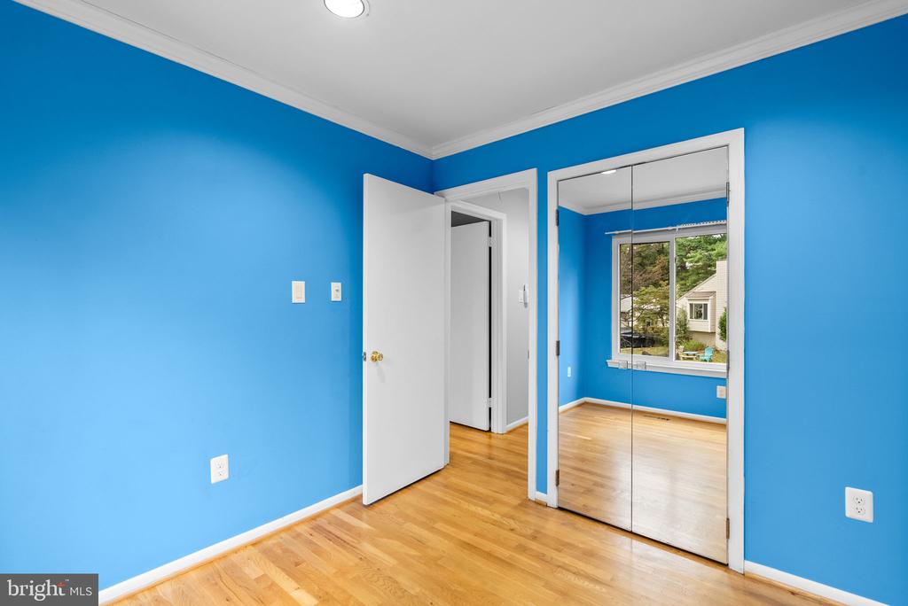 8 GLAZEBROOK COURT