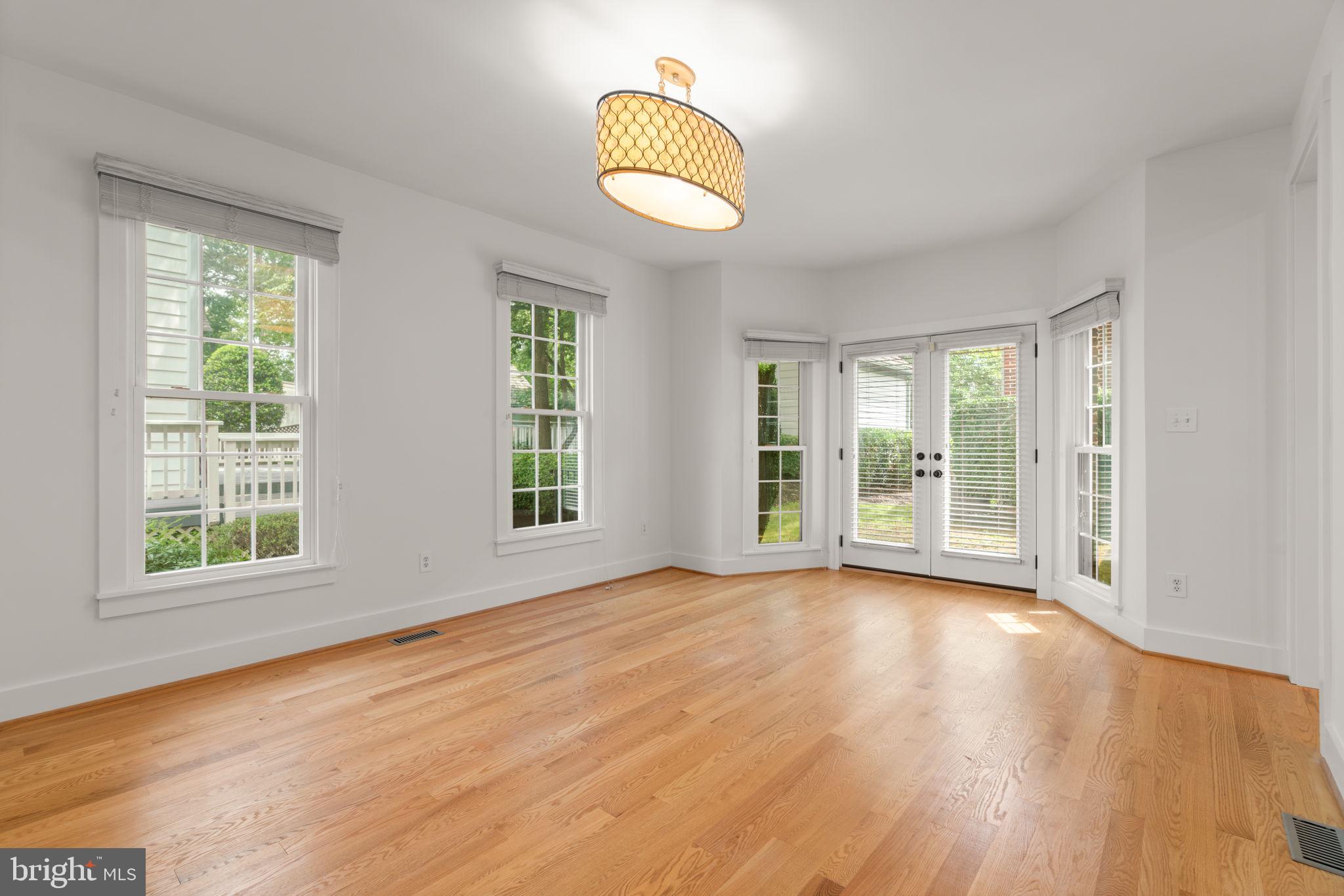 405 TSCHIFFELY SQUARE ROAD