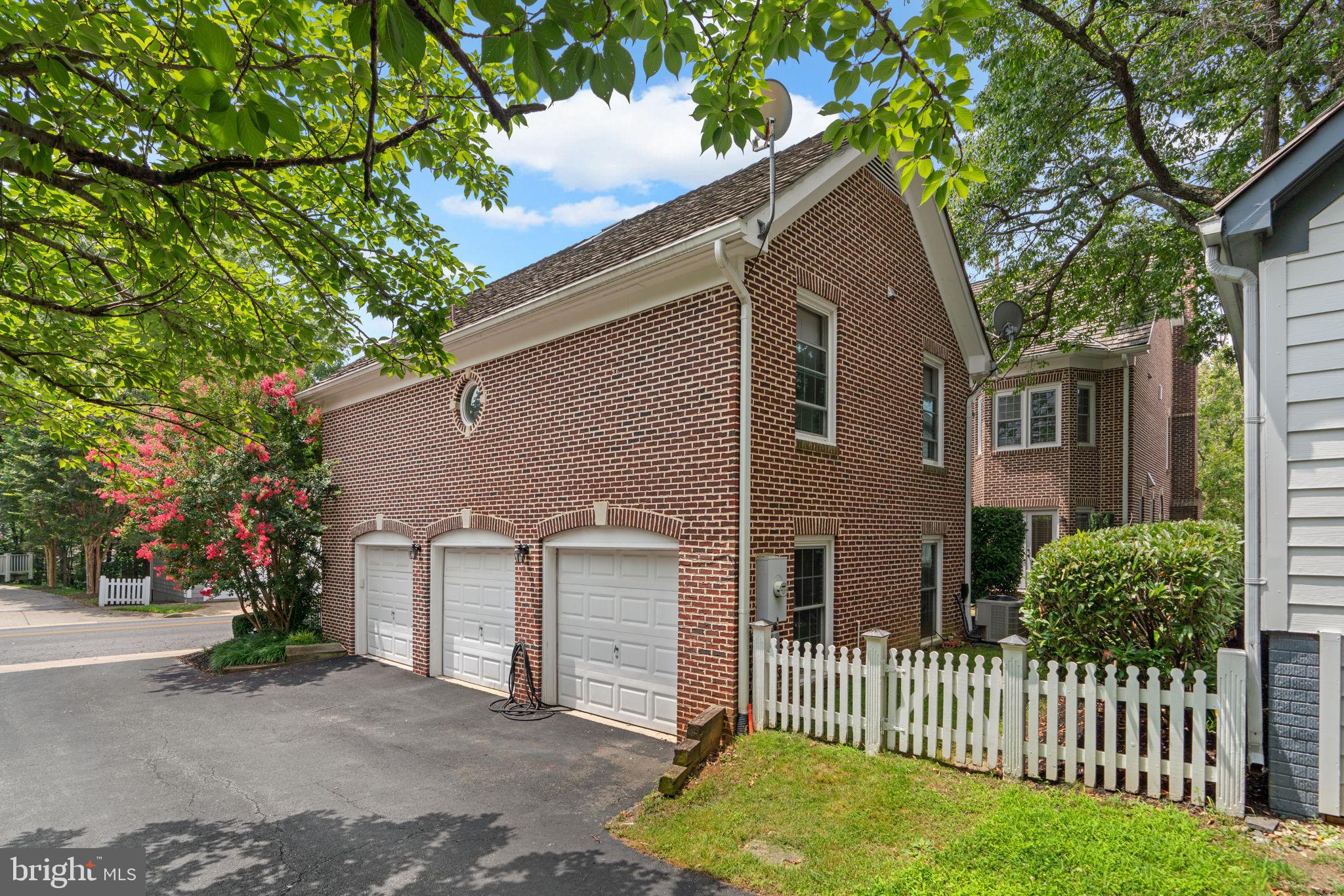 405 TSCHIFFELY SQUARE ROAD