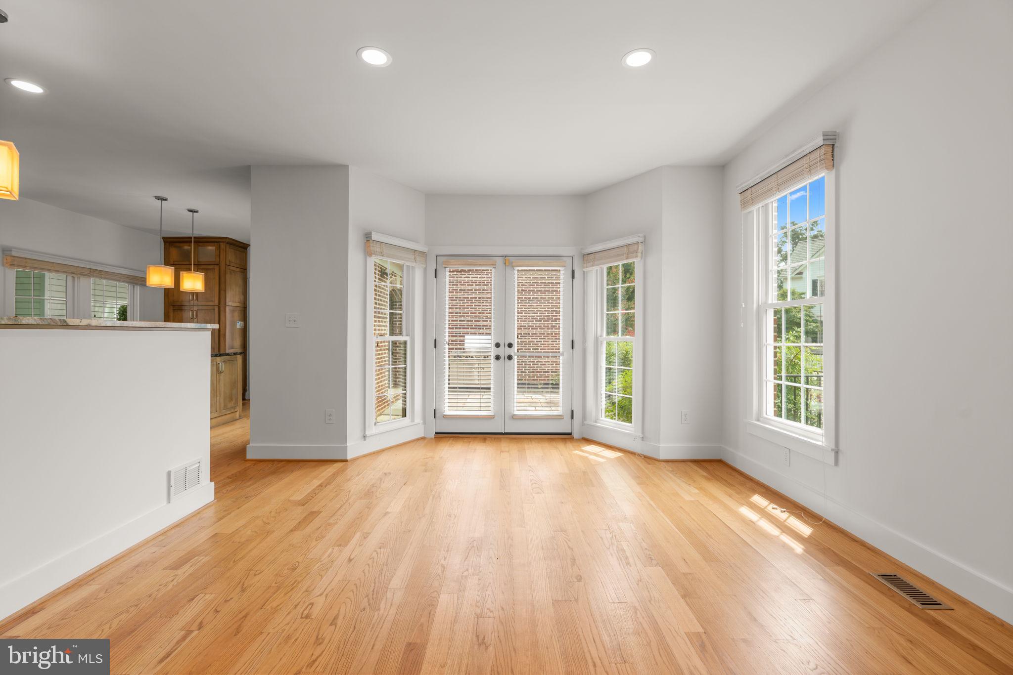 405 TSCHIFFELY SQUARE ROAD