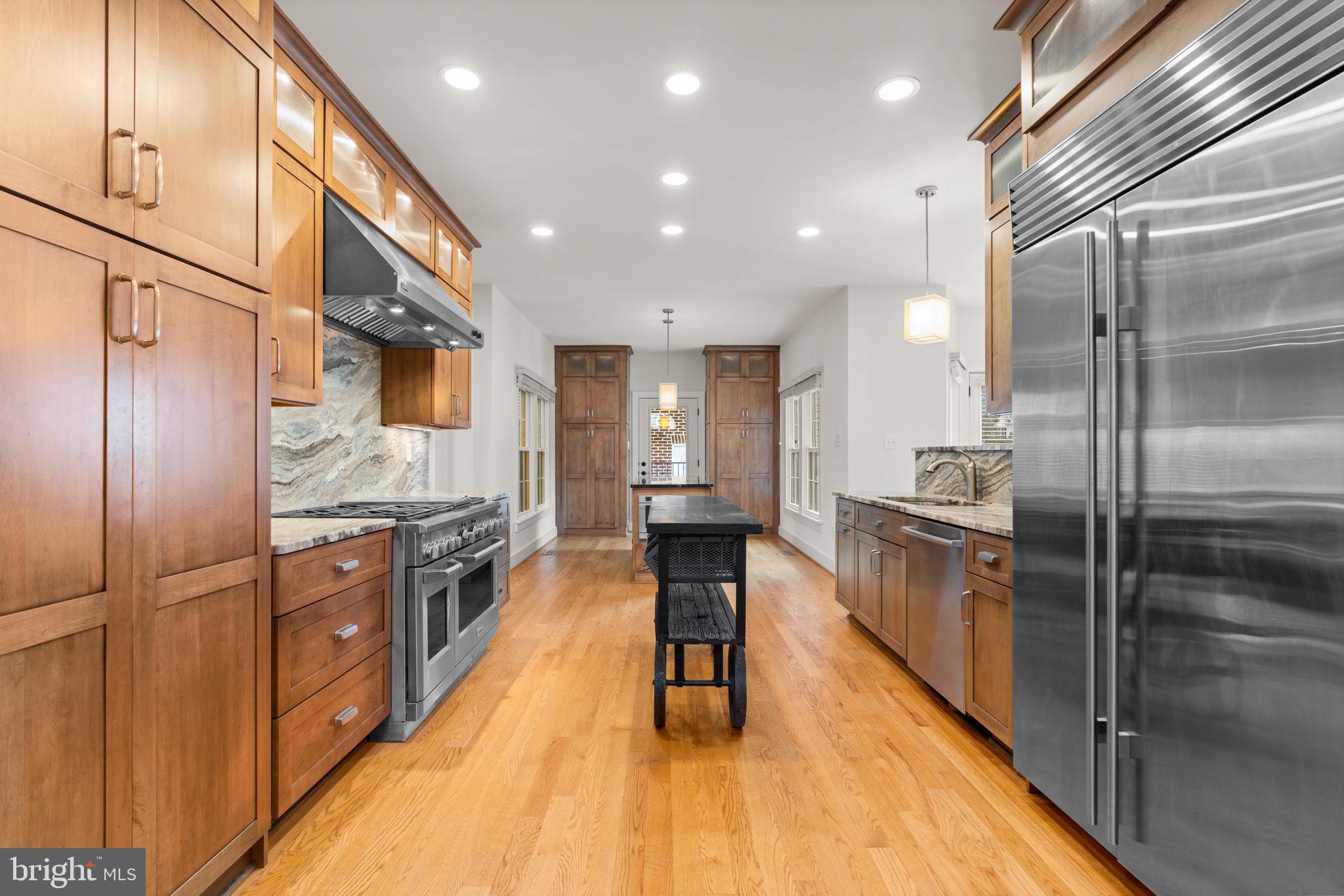 405 TSCHIFFELY SQUARE ROAD