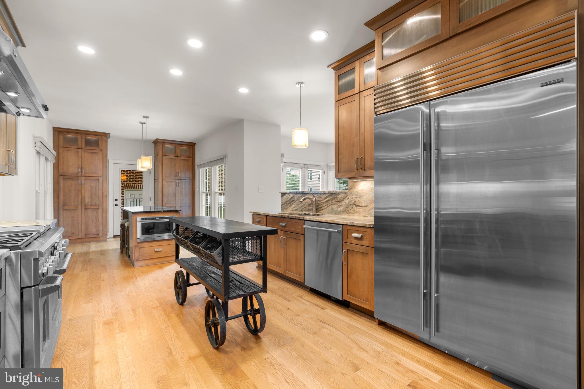 405 TSCHIFFELY SQUARE ROAD