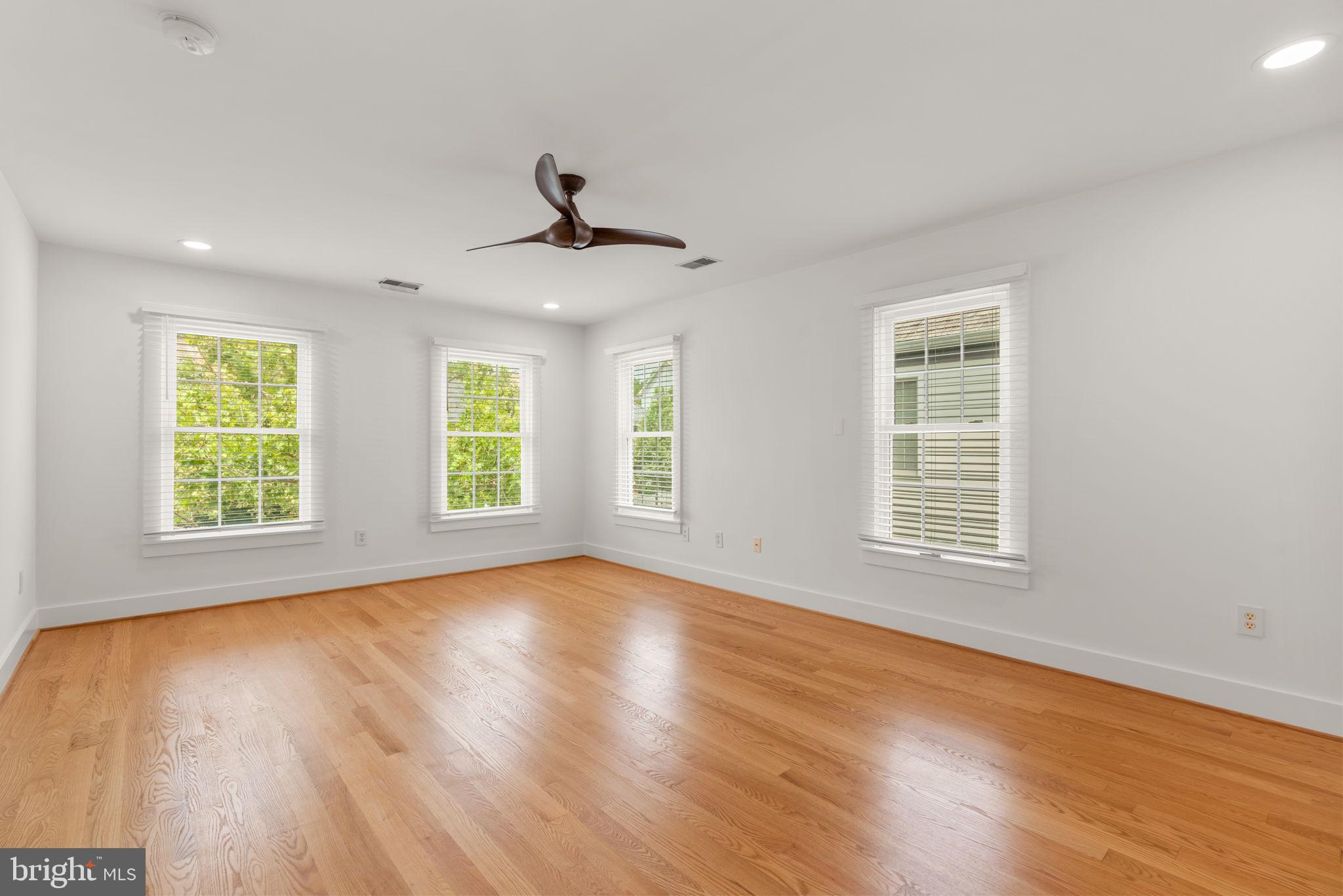 405 TSCHIFFELY SQUARE ROAD