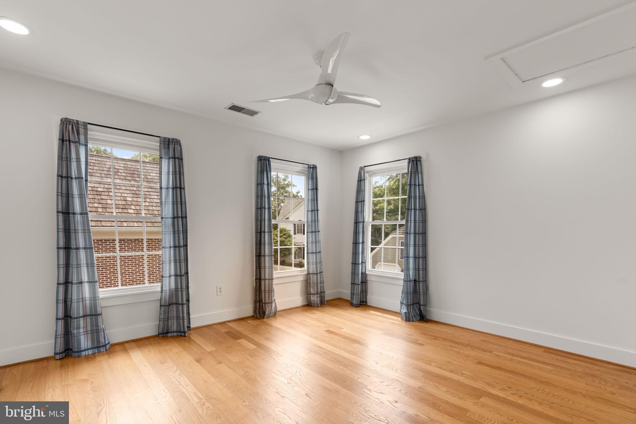 405 TSCHIFFELY SQUARE ROAD