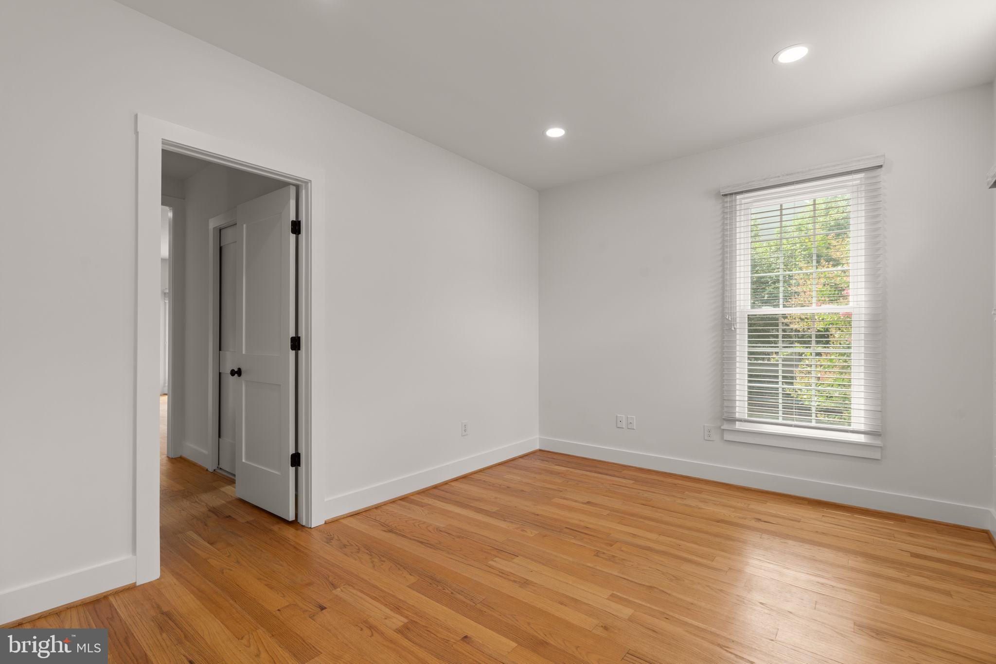 405 TSCHIFFELY SQUARE ROAD