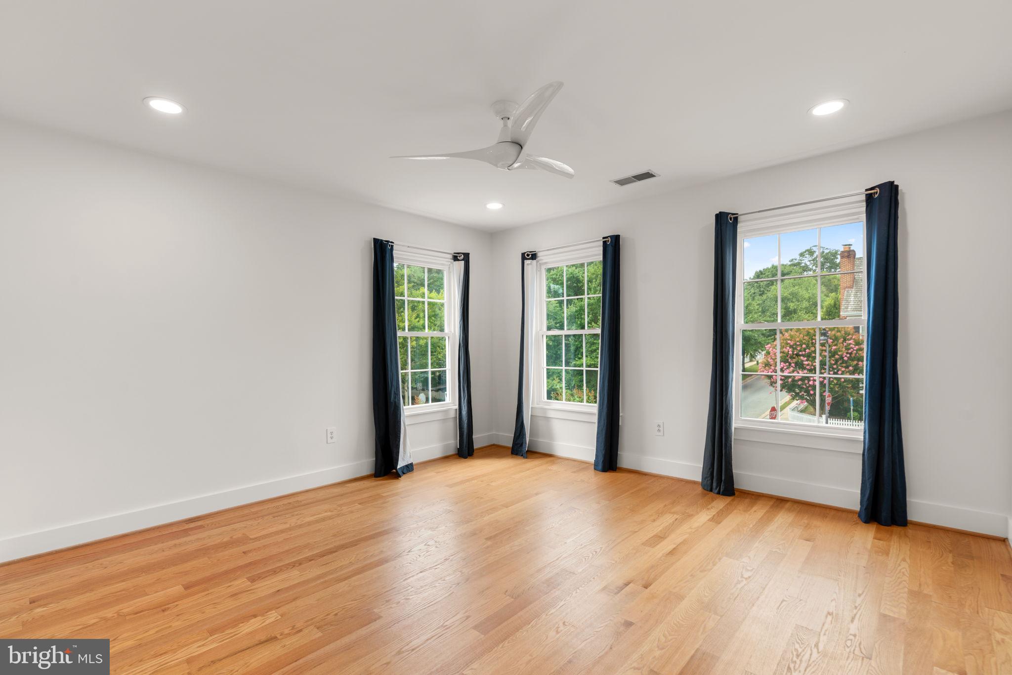 405 TSCHIFFELY SQUARE ROAD