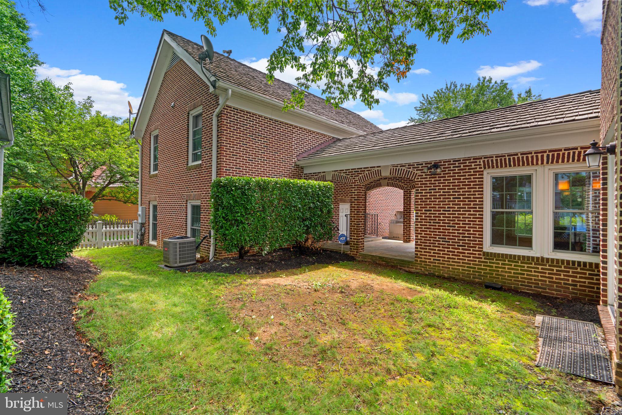 405 TSCHIFFELY SQUARE ROAD