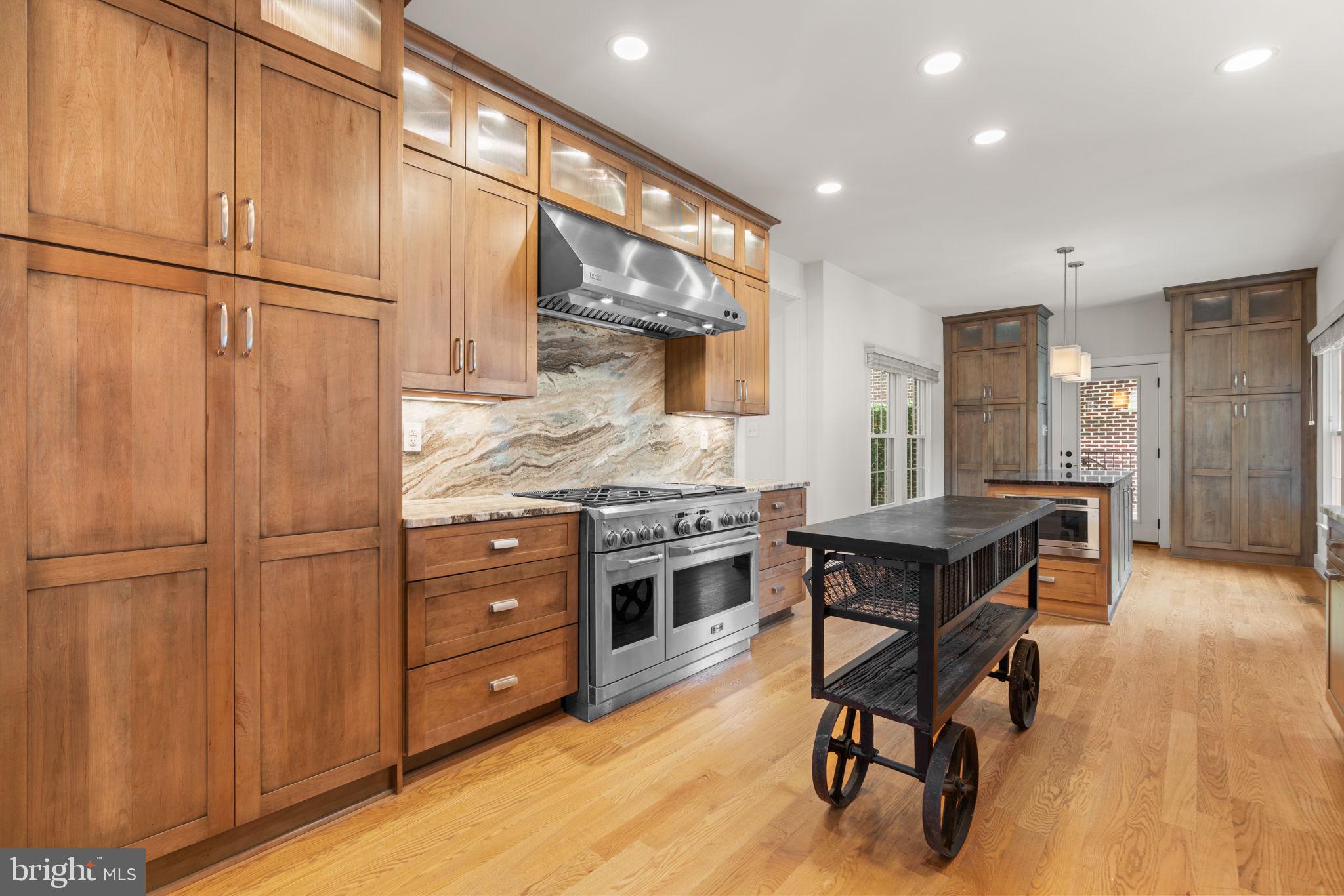 405 TSCHIFFELY SQUARE ROAD