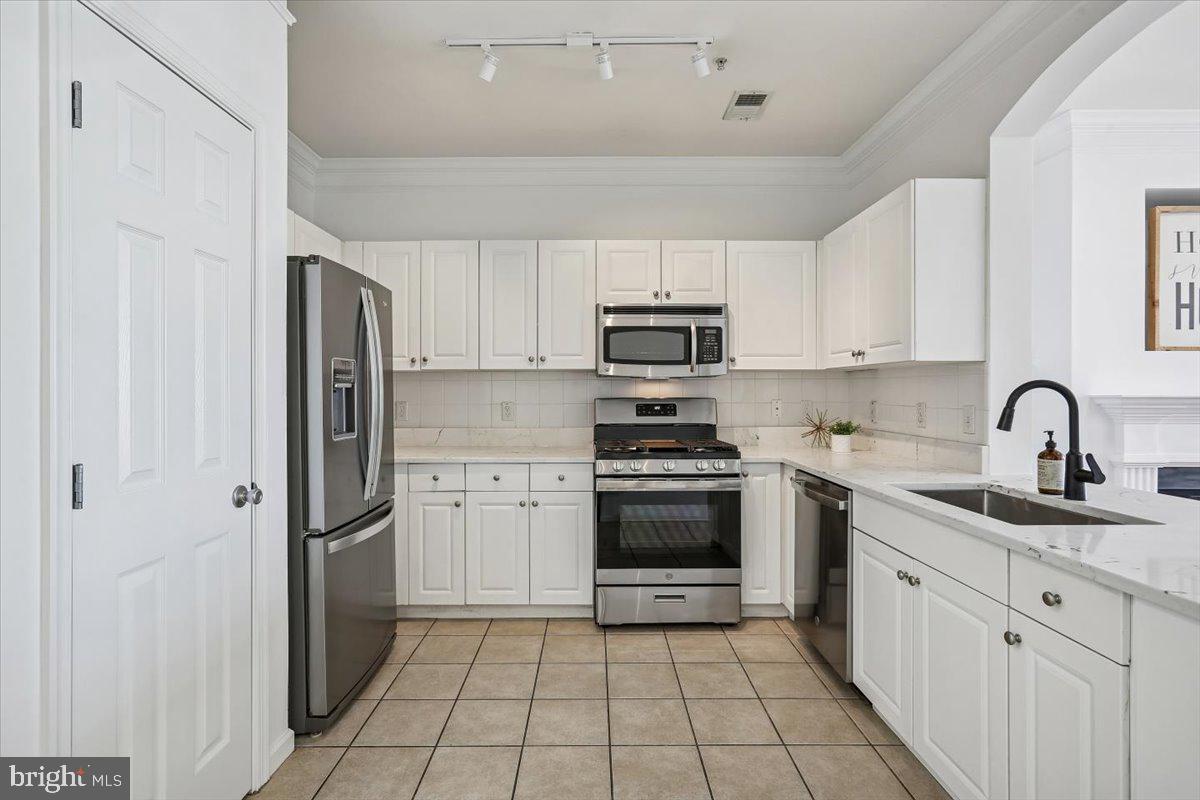 17 GRANITE PLACE 396