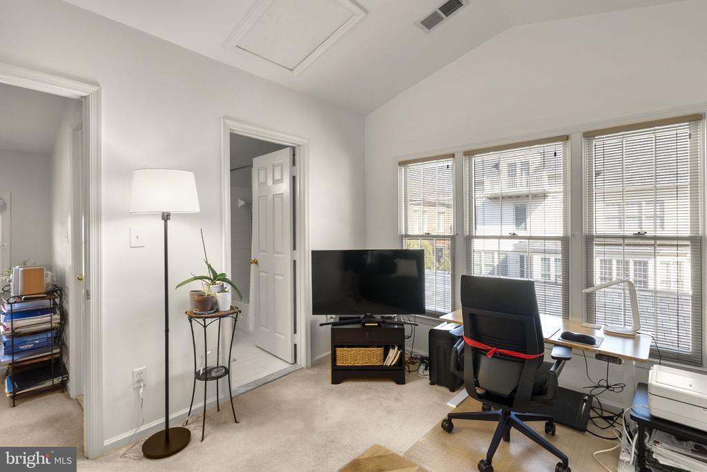 353 ALFANDRE MEWS