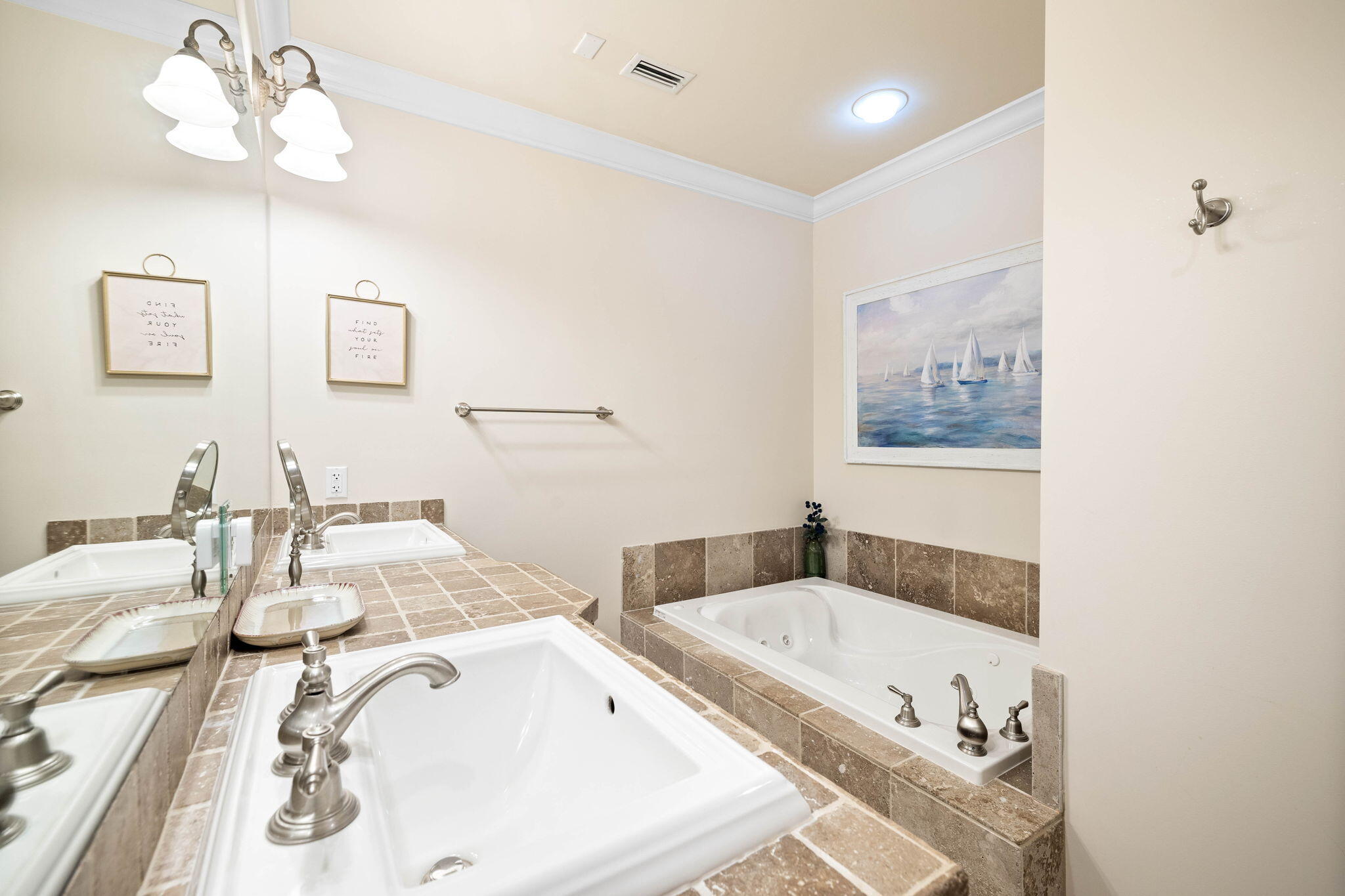 2421 W County Highway 30A, UNIT G303