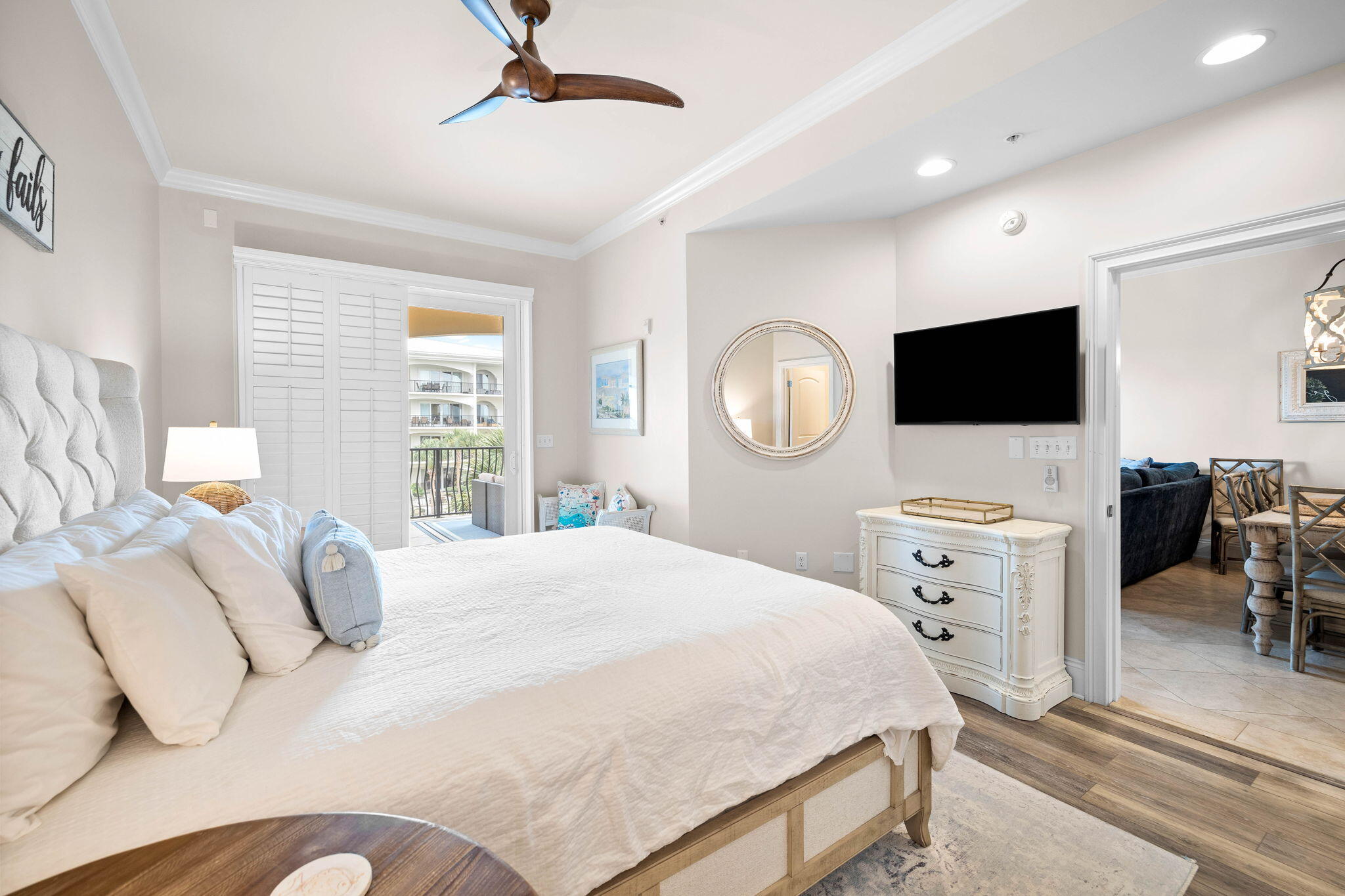 2421 W County Highway 30A, UNIT G303