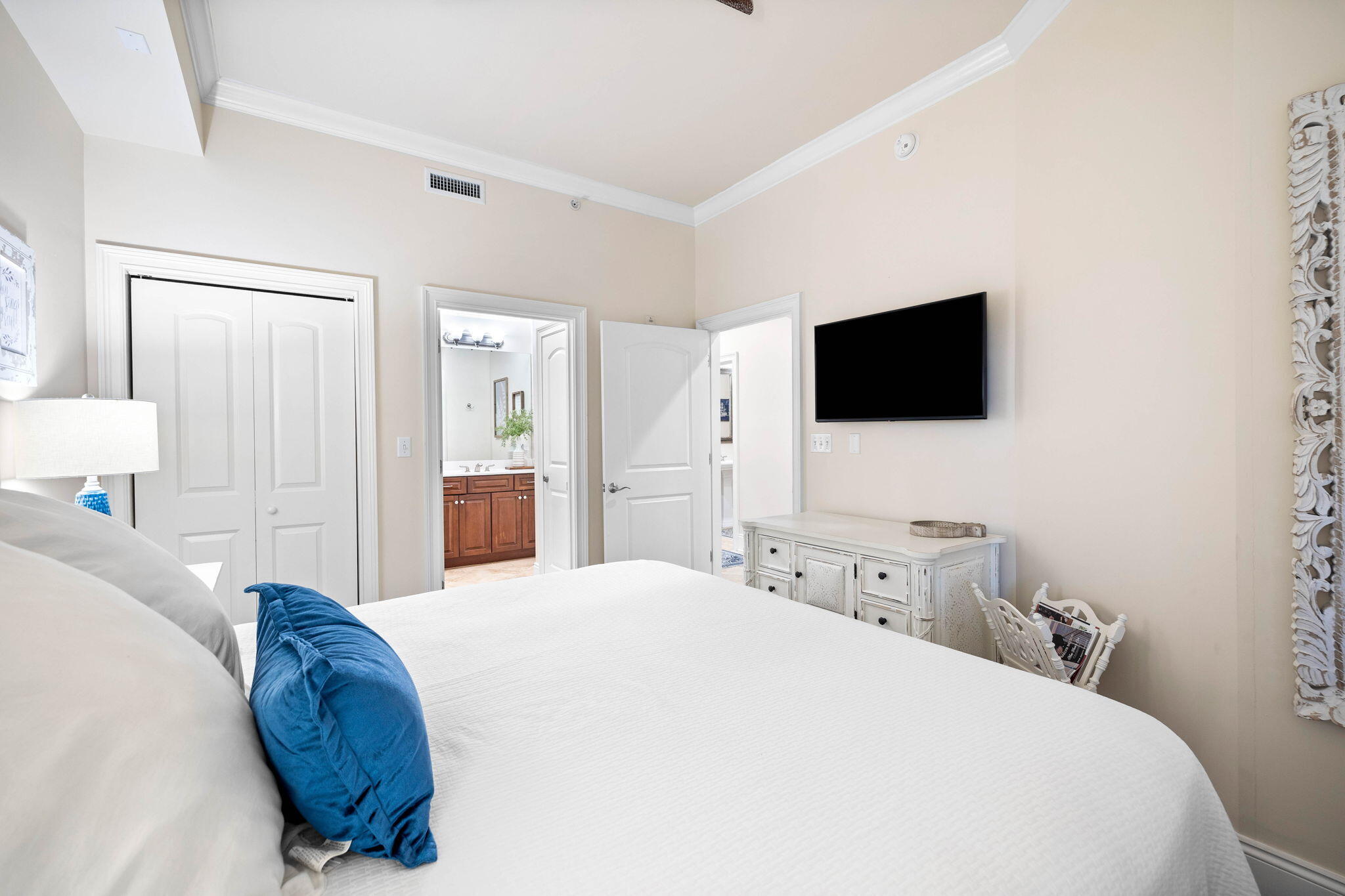 2421 W County Highway 30A, UNIT G303