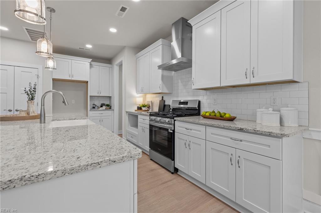 1920 Lancing Crest LN