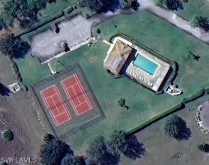 724 Grove DR