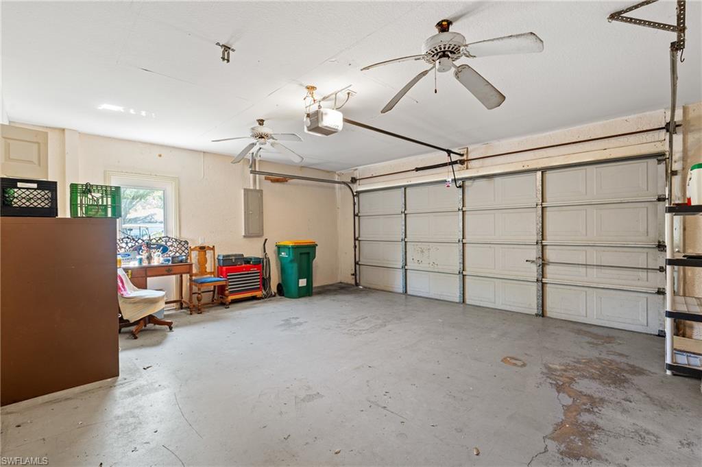 724 Grove DR