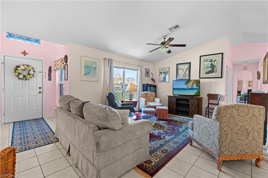 724 Grove DR