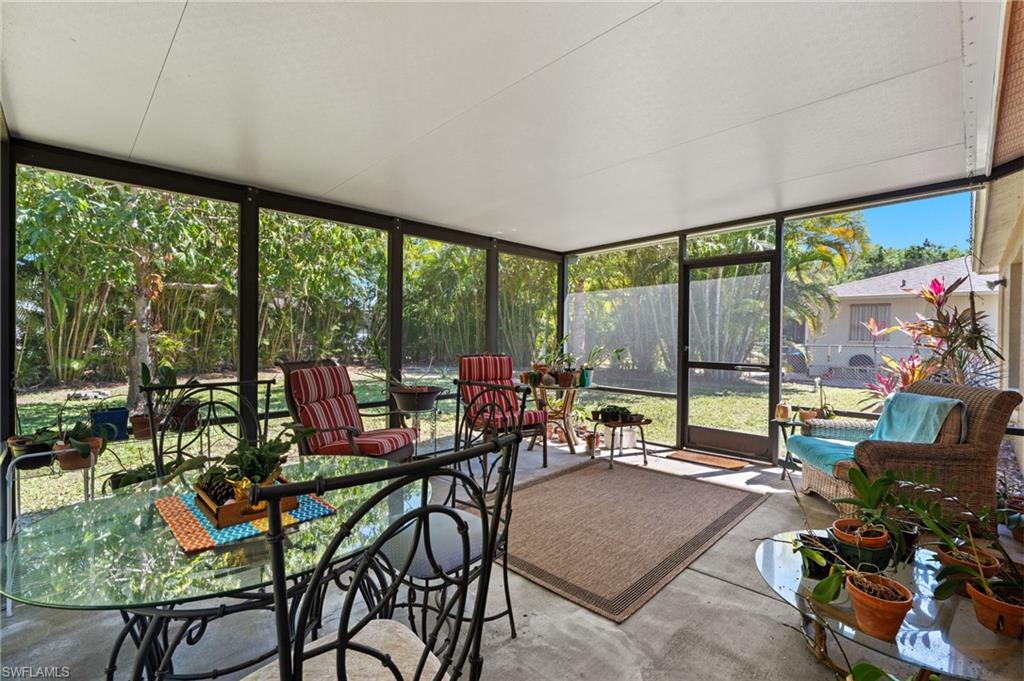 724 Grove DR