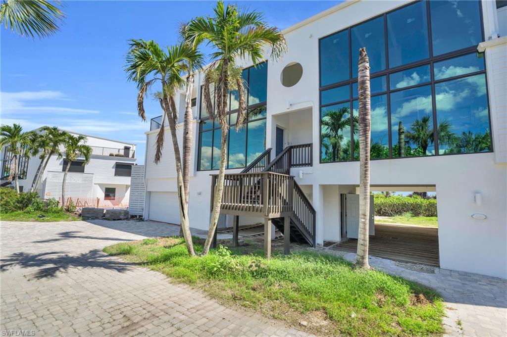 487 E Gulf DR