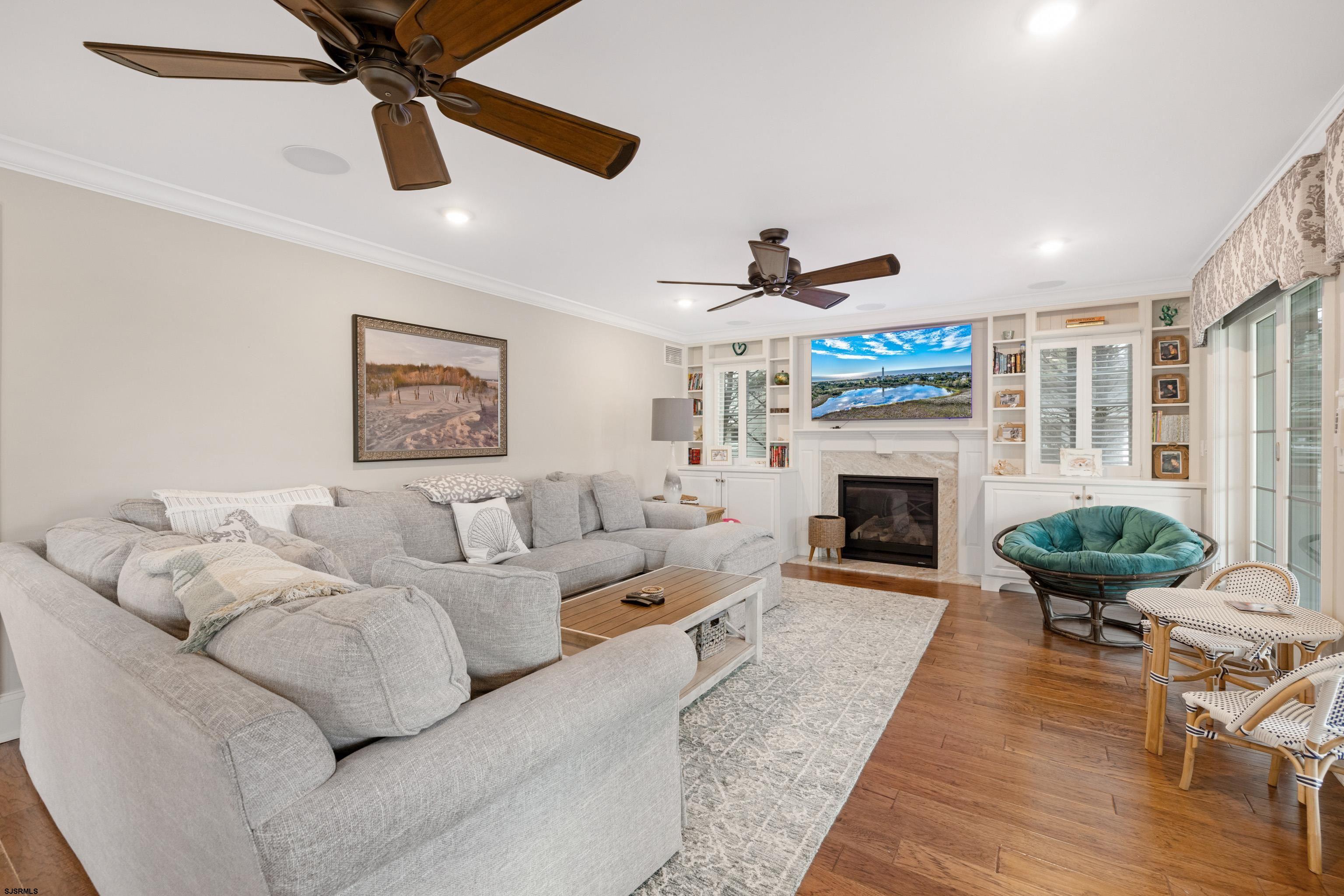 2436 Wesley Ave