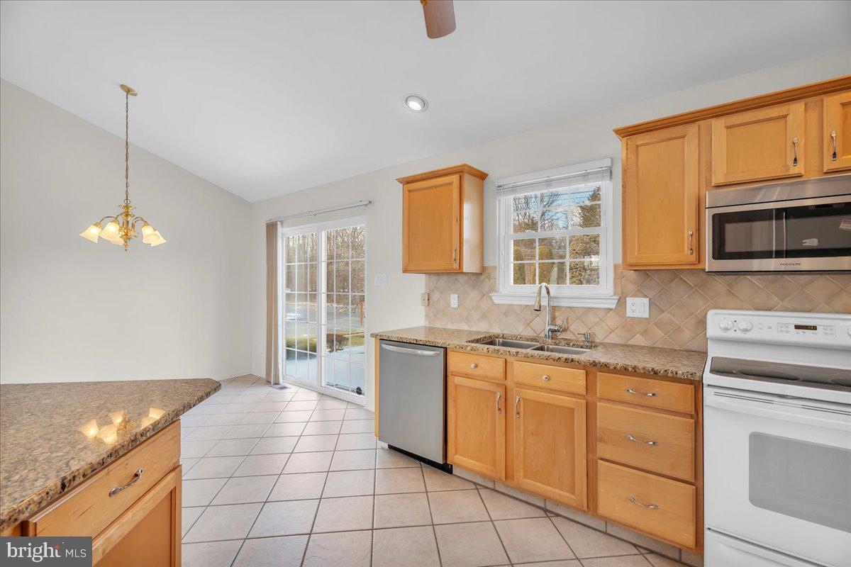 121 CANOPY LANE