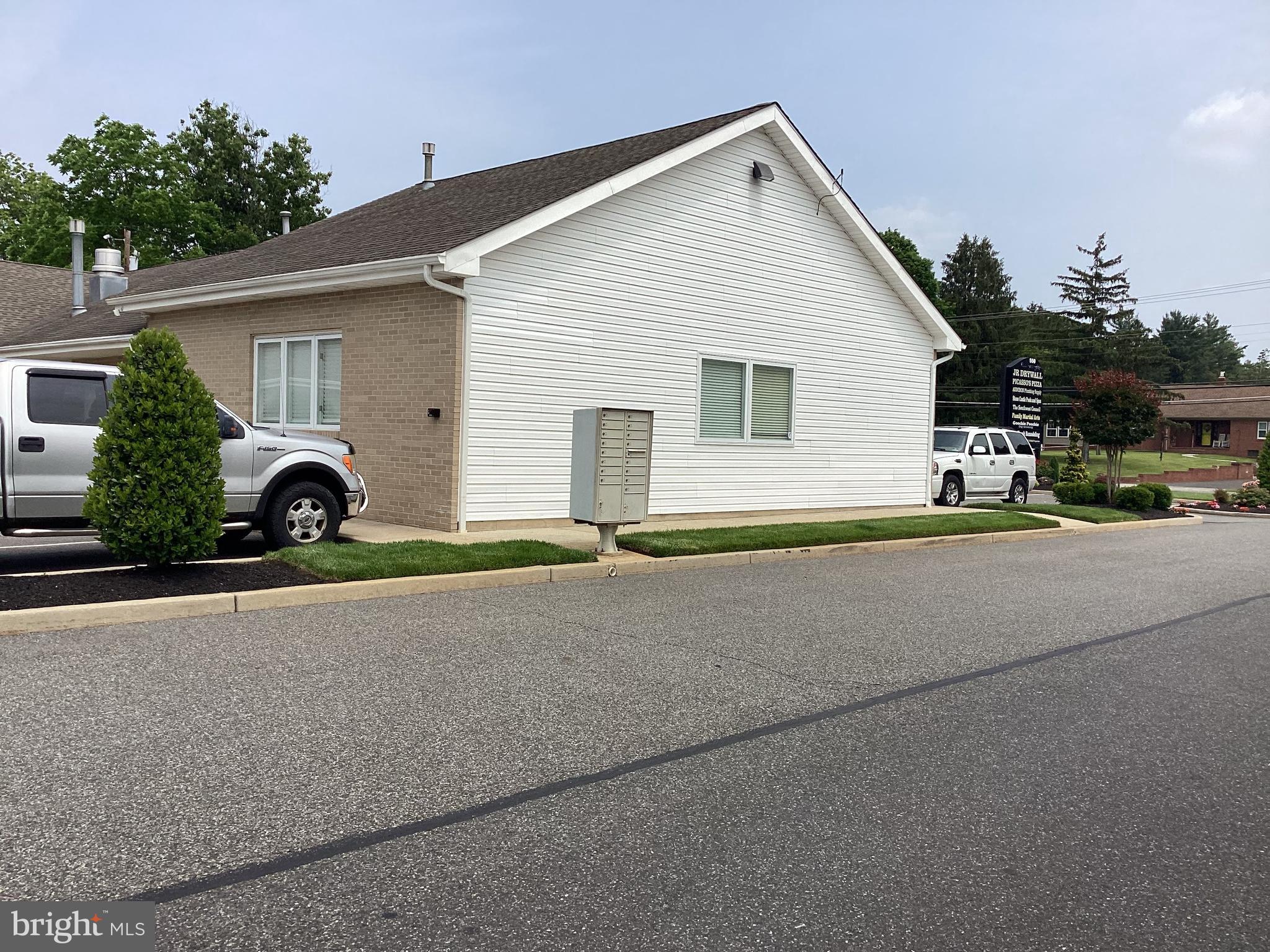 550 BRIDGETON PIKE 2