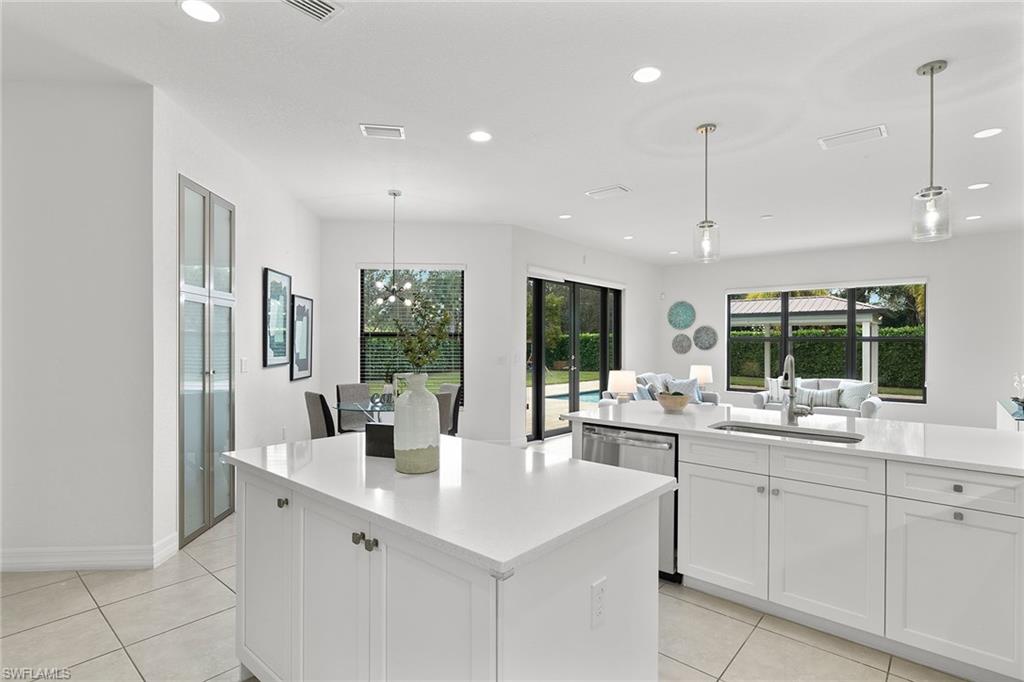 3279 Pacific DR