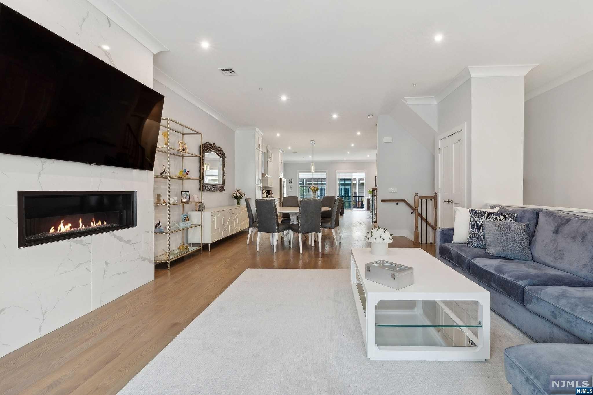 804 Opus Way