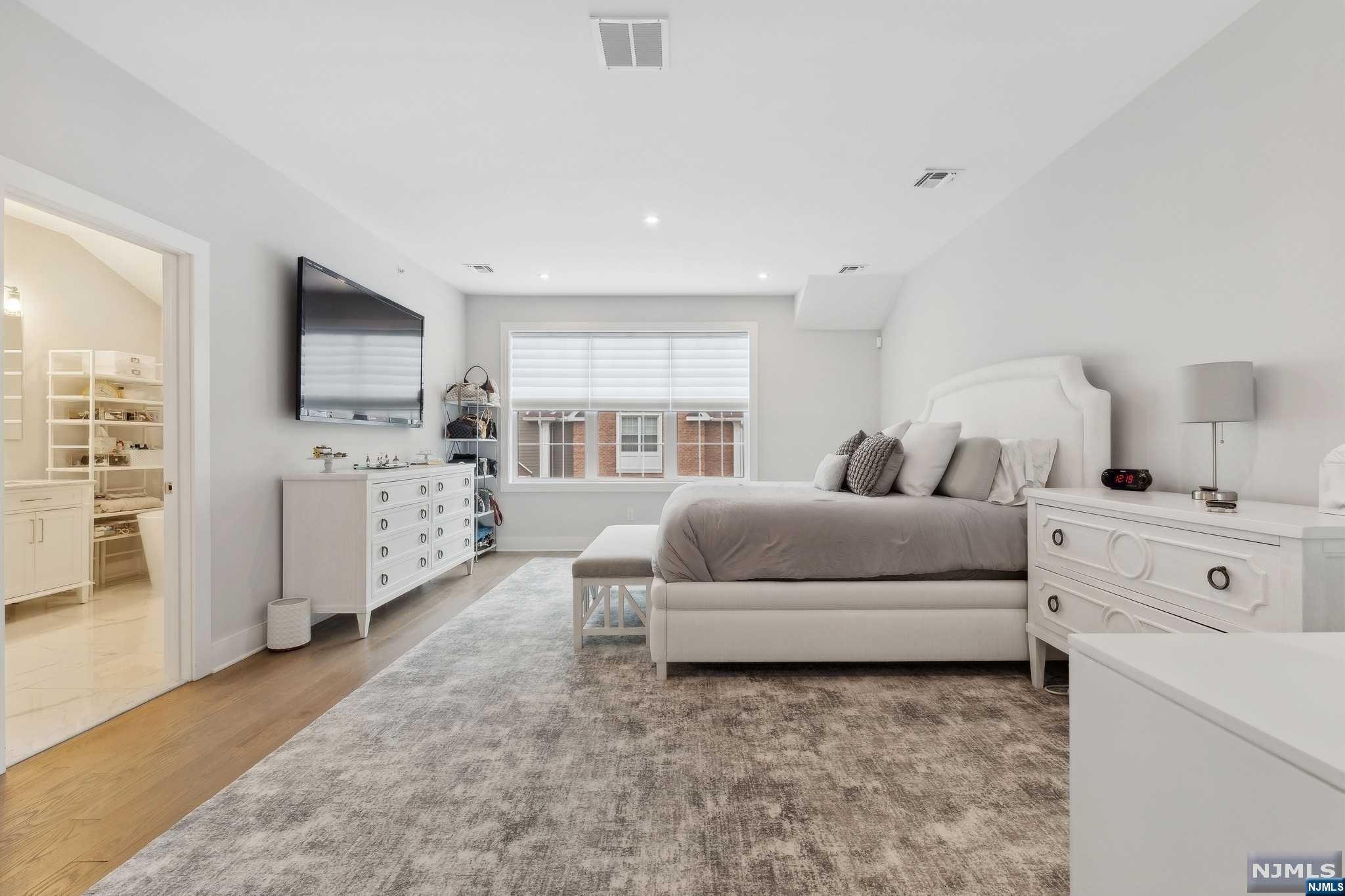 804 Opus Way