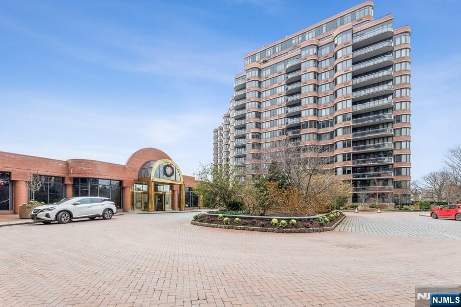 100 Carlyle Drive S14M